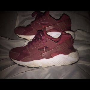 Size 5 HUARACHE Nike shoes
